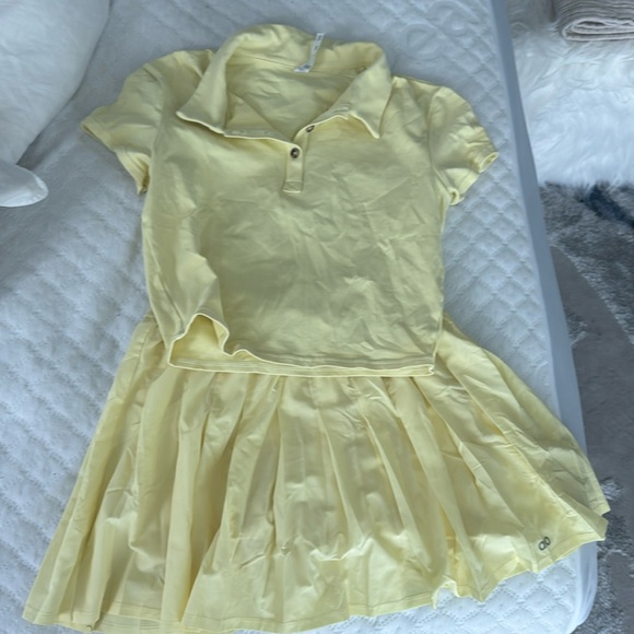 ALO Cropped buttercup polo and tennis skirt - Picture 2 of 8